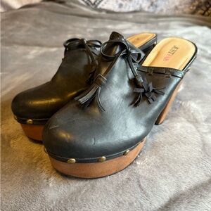 JustFab Black and Tan Women's Mules